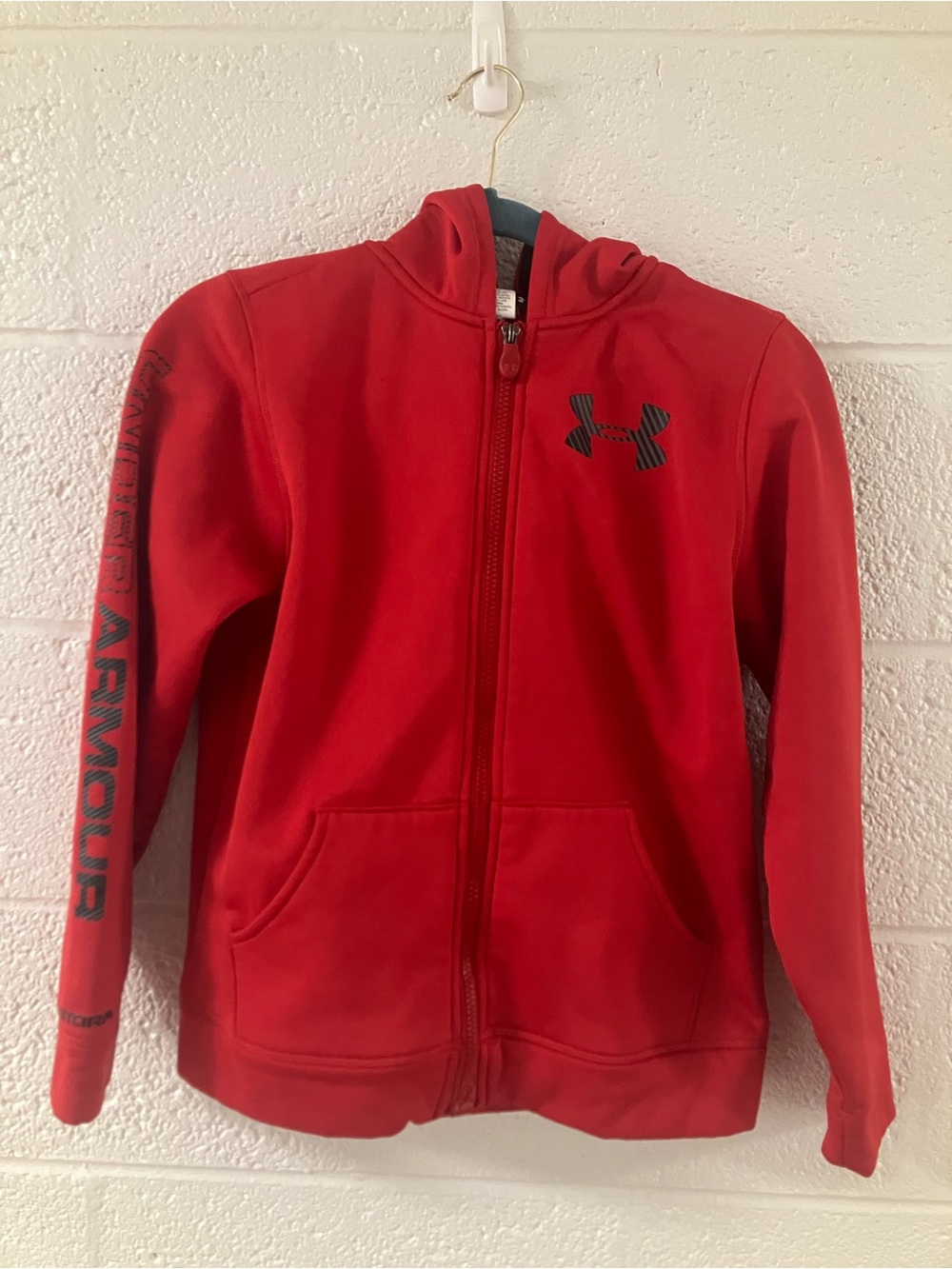 Under Armour Red Kids' Full-Zip Hoodie with Logo and Sleeve Graphics